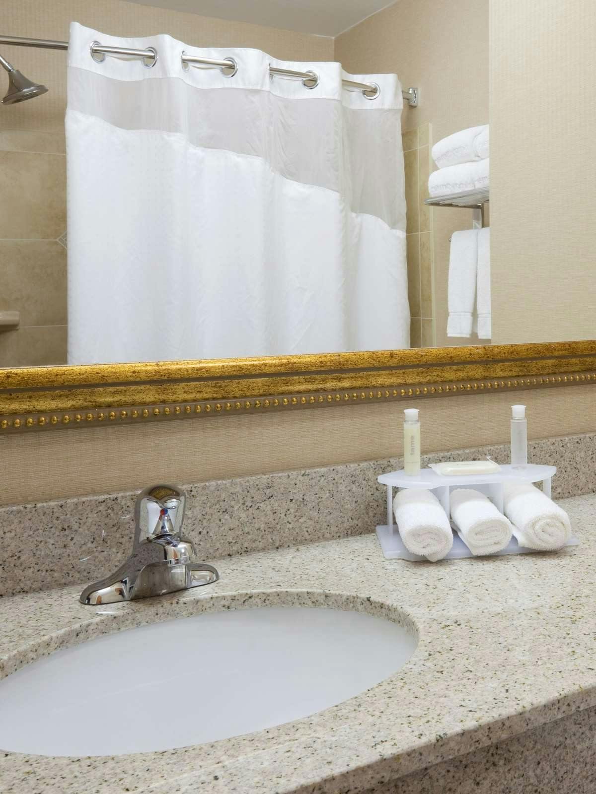 Hotel Holiday Inn Express Hotel & Suites Mitchell photo 3