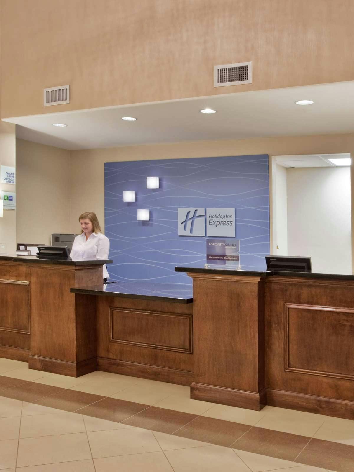 Hotel Holiday Inn Express Hotel & Suites Moultrie photo 4