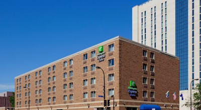 Holiday Inn Express Hotel & Suites Minneapolis Downtown