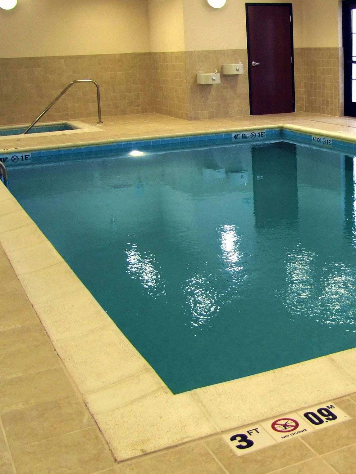 Hotel Holiday Inn Express Hotel & Suites Morton Peoria Area photo 2