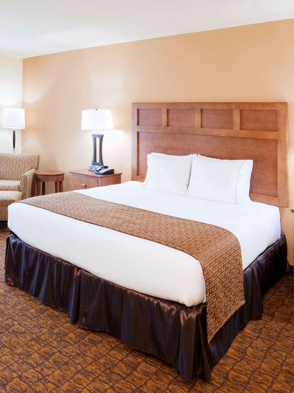 Hotel Holiday Inn Express Hotel & Suites Mount Airy photo 1