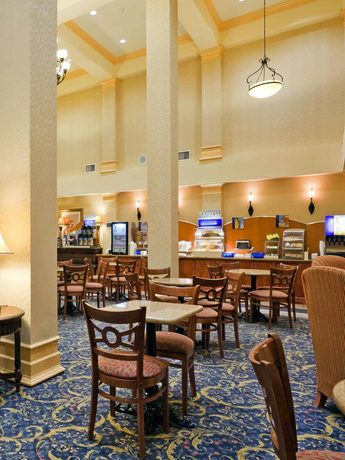 Hotel Holiday Inn Express Hotel & Suites Montgomery East photo 5