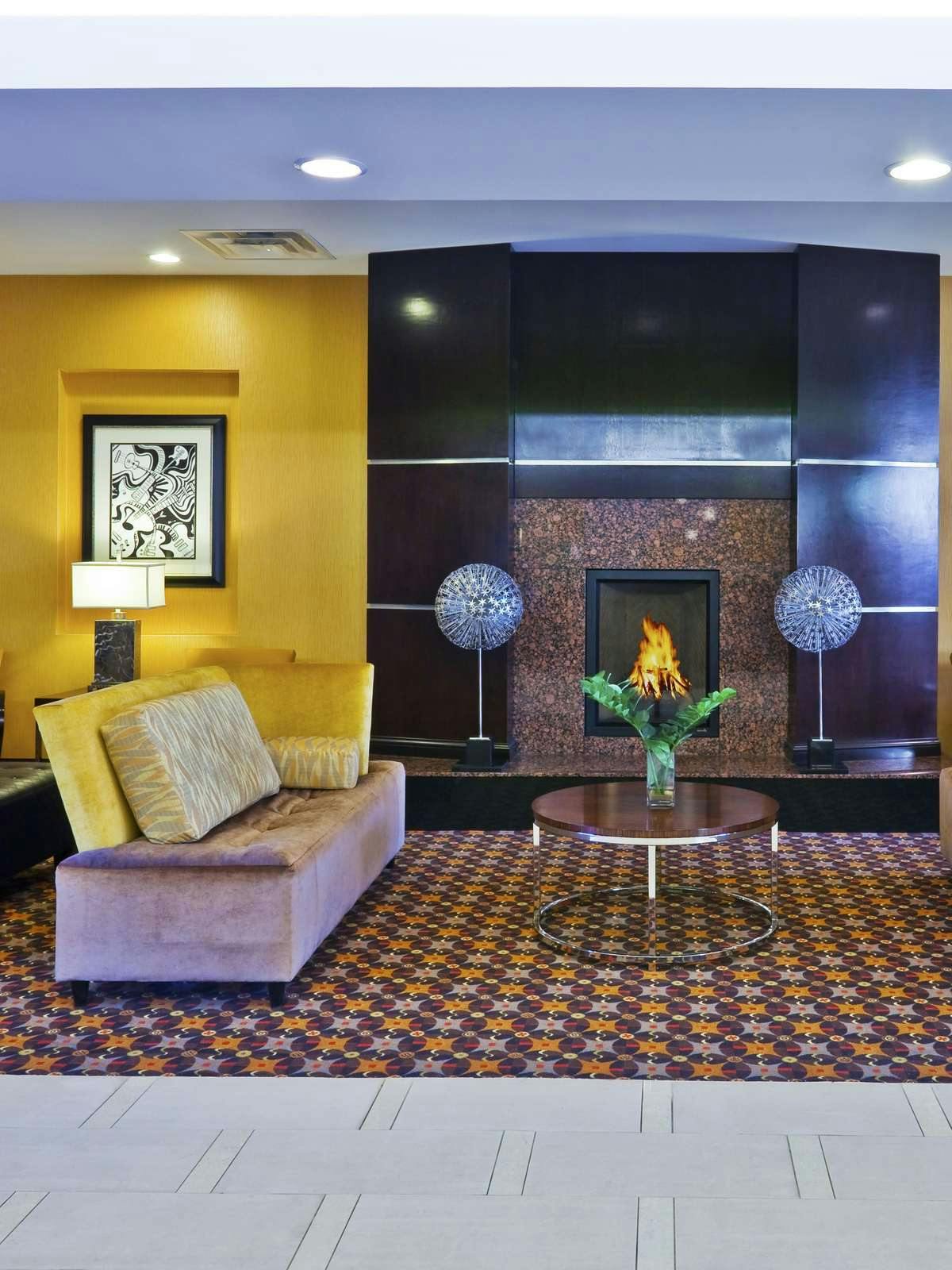 Hotel Holiday Inn Express Hotel & Suites Nashville Opryland photo 3