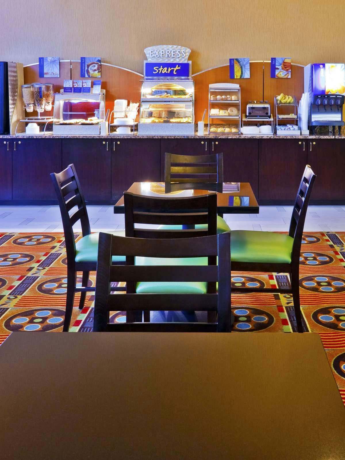 Hotel Holiday Inn Express Hotel & Suites Nashville Opryland photo 5