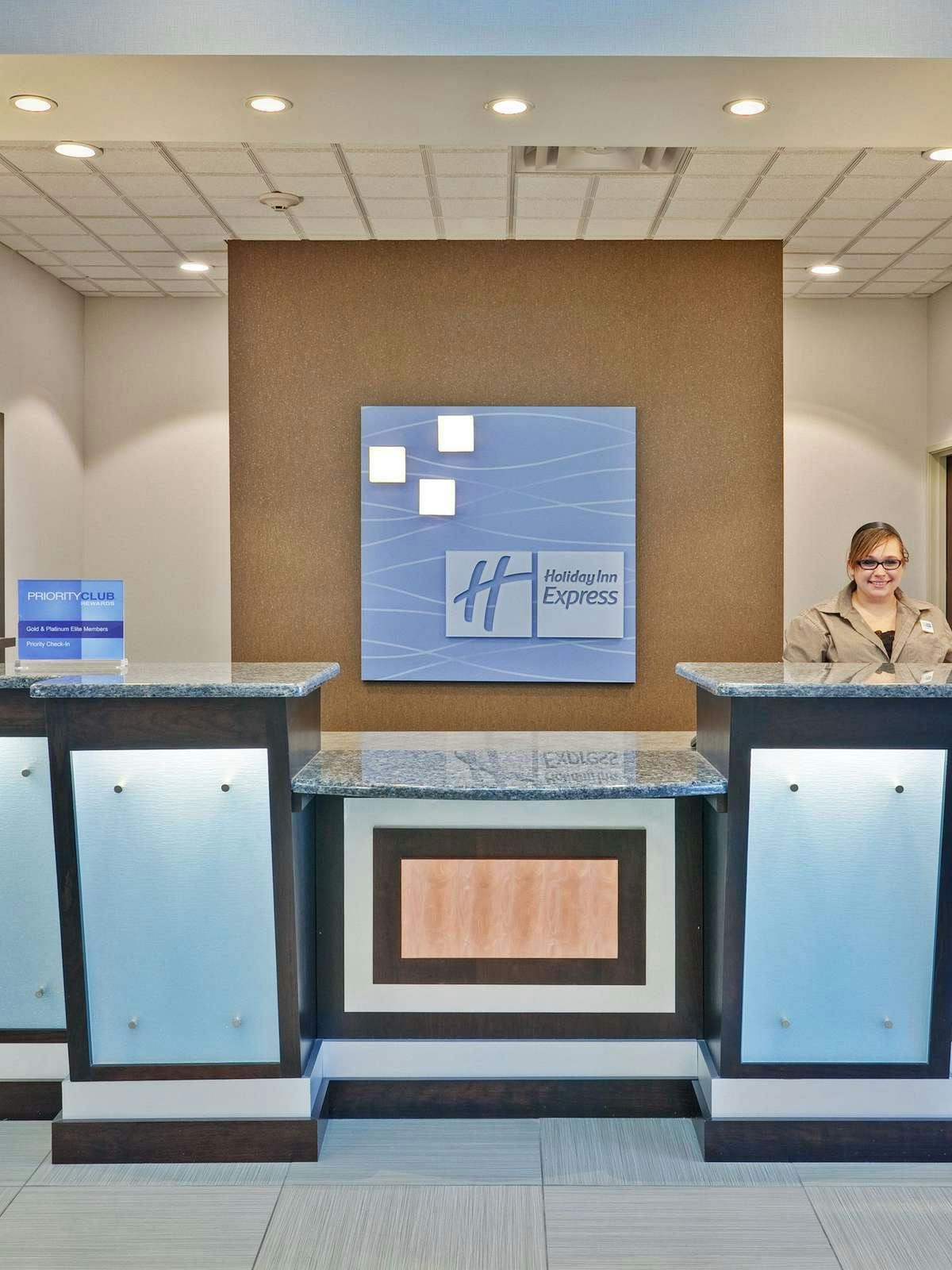 Hotel Holiday Inn Express Hotel & Suites New Philadelphia photo 4