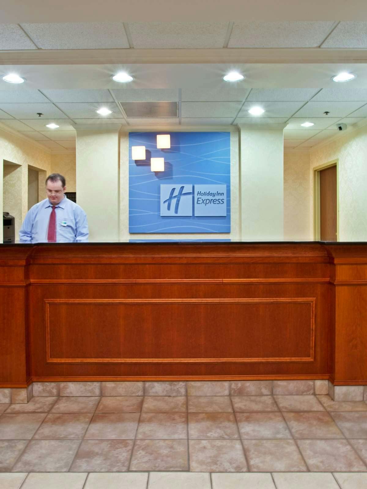 Hotel Holiday Inn Express Hotel & Suites Murray photo 4