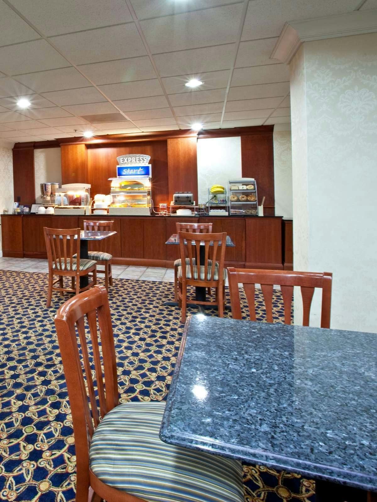 Hotel Holiday Inn Express Hotel & Suites Murray photo 5