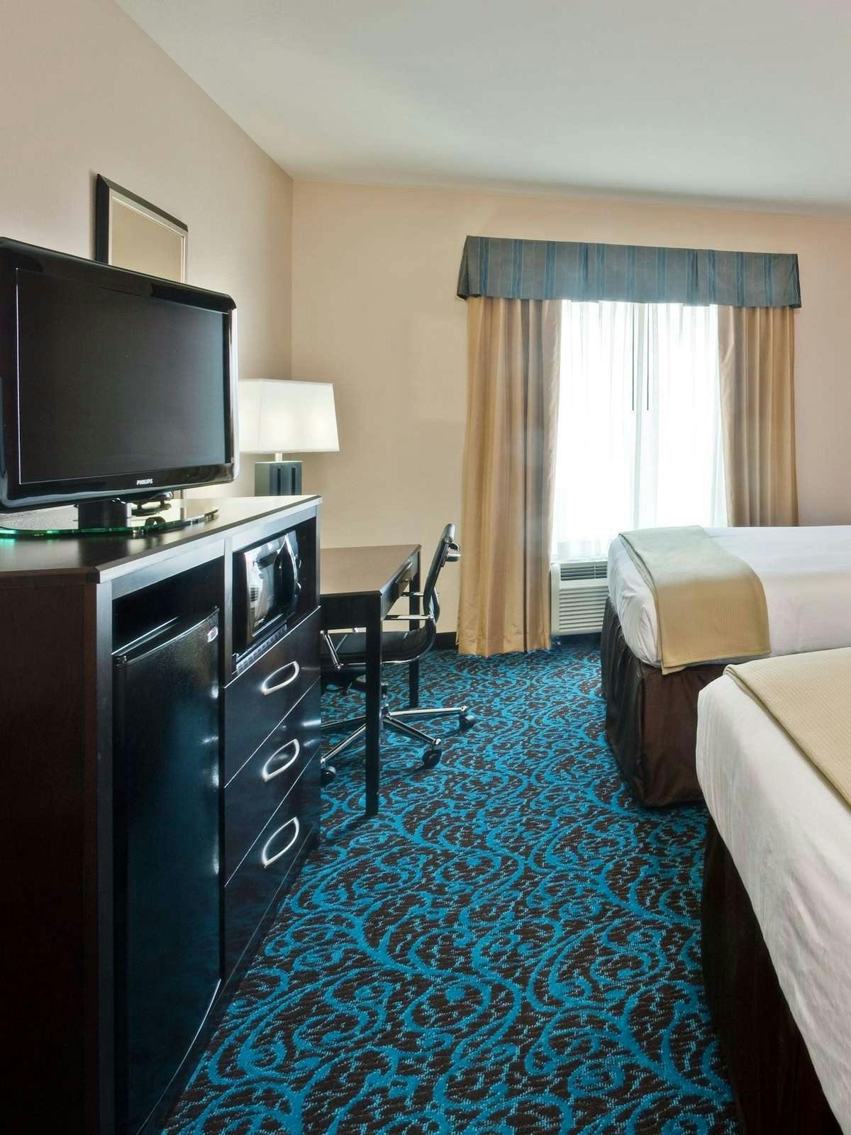 Hotel Holiday Inn Express Hotel & Suites New Philadelphia photo 2
