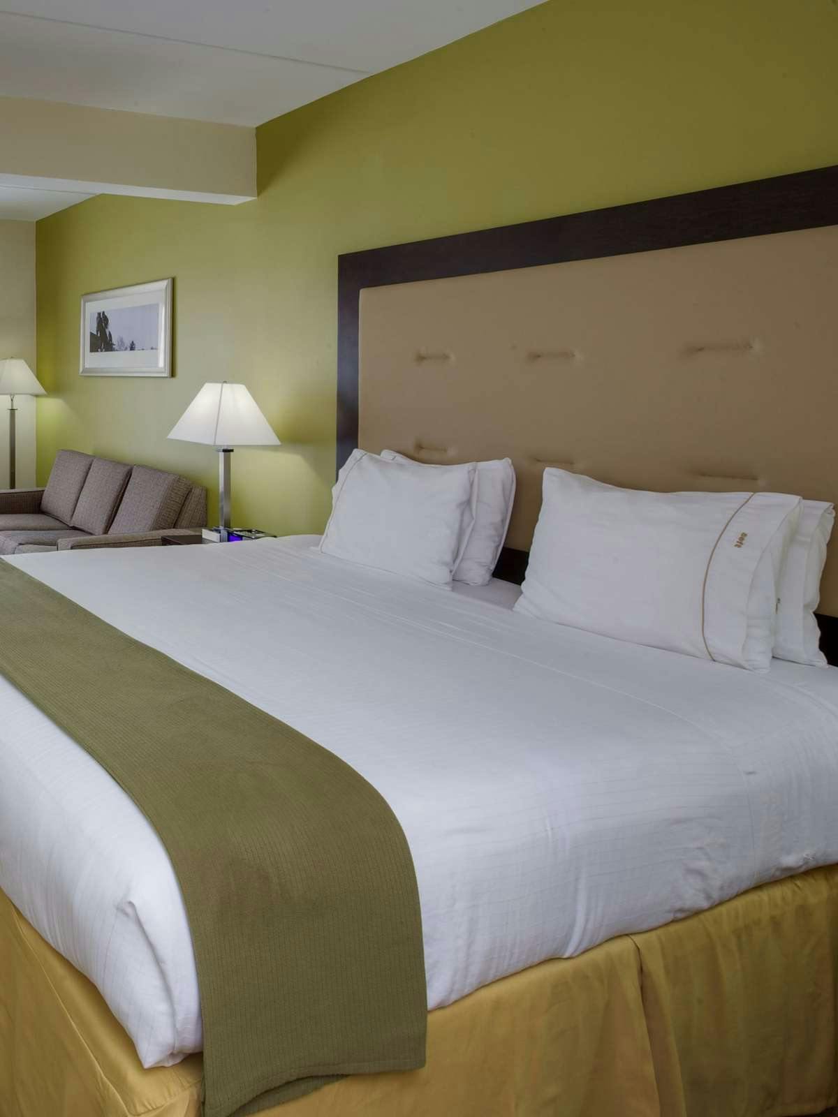 Holiday Inn Express & Suites Laurel