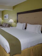 Holiday Inn Express & Suites Laurel