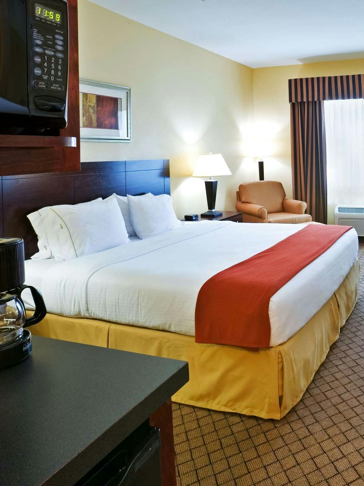 Hotel Holiday Inn Express Hotel & Suites New Boston photo 1
