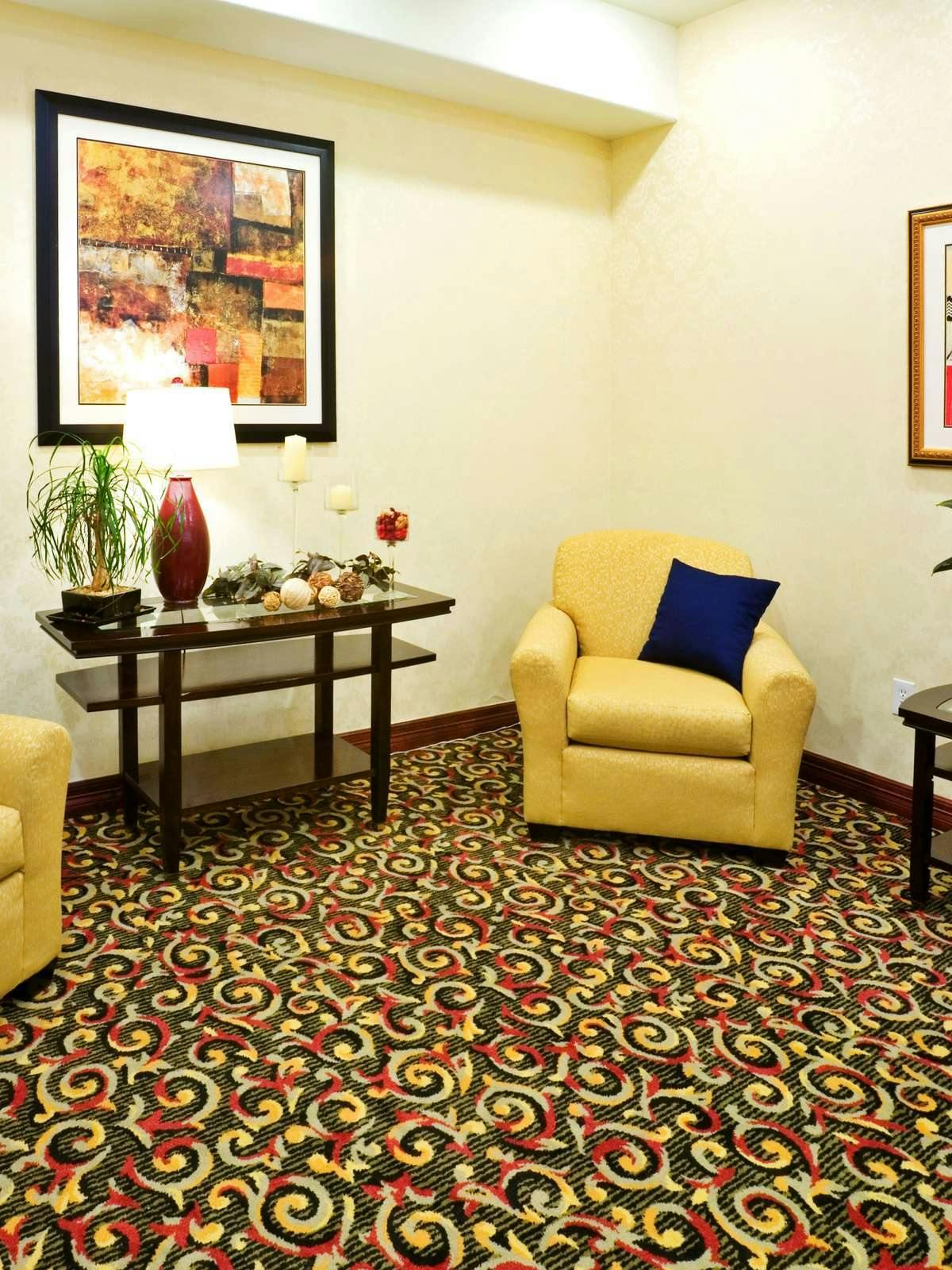 Hotel Holiday Inn Express Hotel & Suites New Boston photo 3