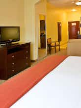 Hotel Holiday Inn Express Hotel & Suites New Boston photo 2