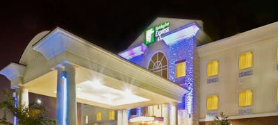 Holiday Inn Express Hotel & Suites New Boston