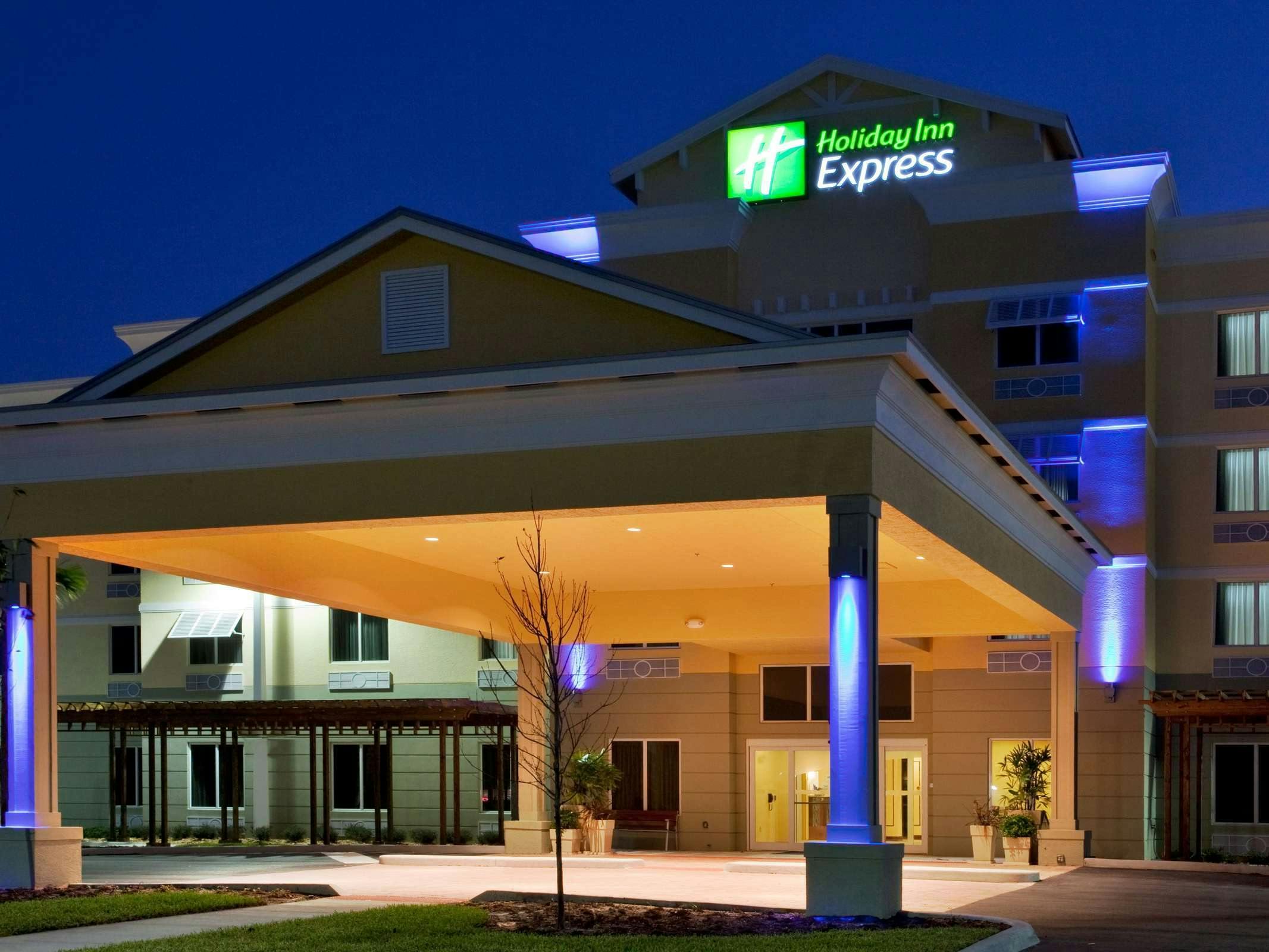 Holiday Inn Express Hotel & Suites Palm Bay