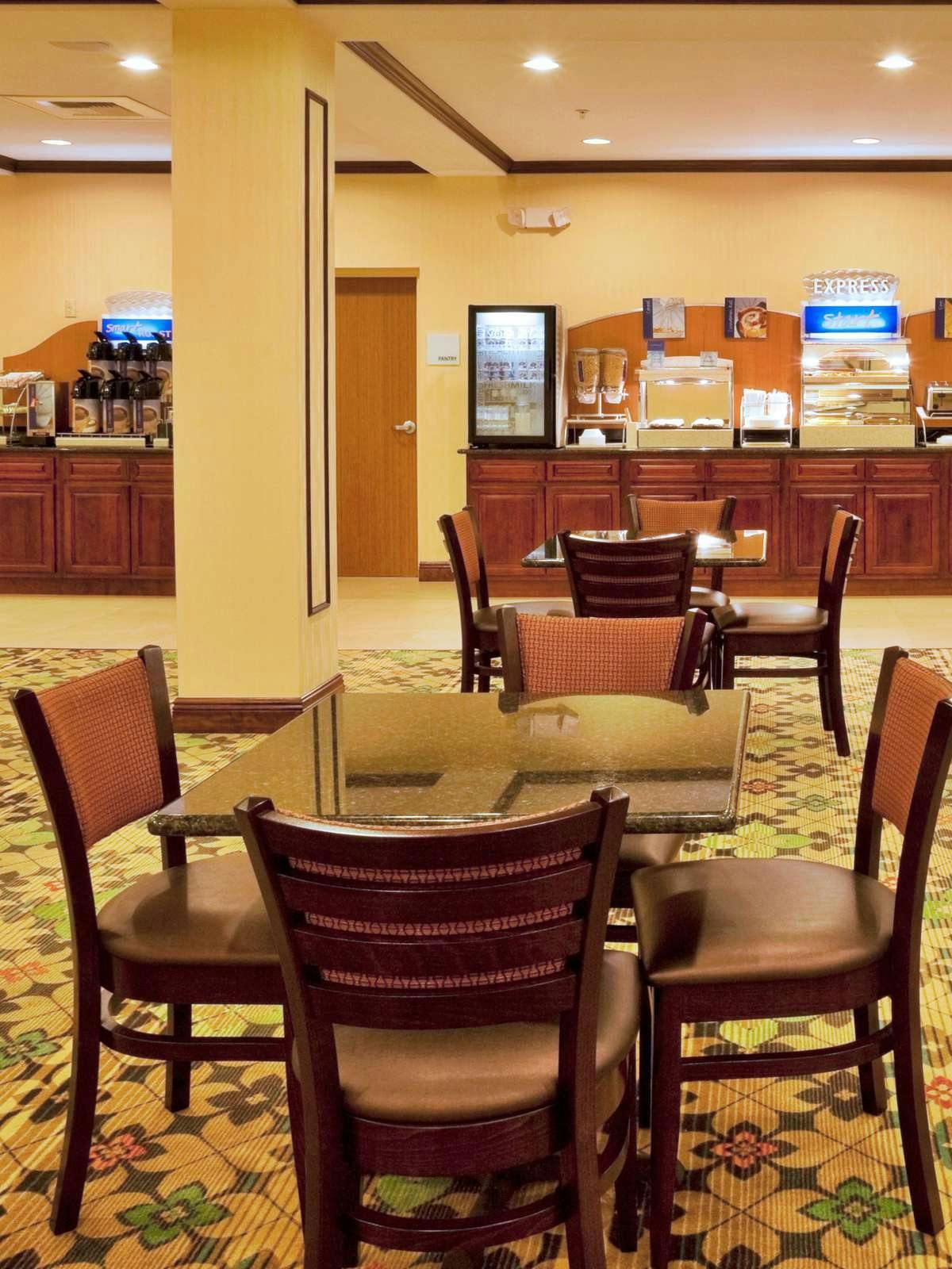 Hotel Holiday Inn Express Hotel & Suites Palm Bay photo 5