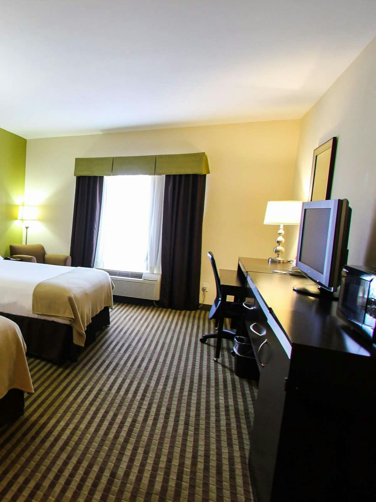 Hotel Holiday Inn Express Hotel & Suites Nacogdoches photo 2