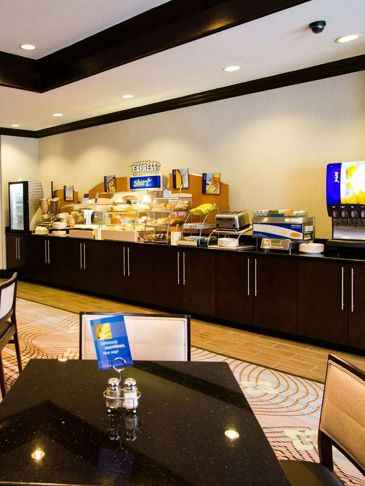Hotel Holiday Inn Express Hotel & Suites Nacogdoches photo 5