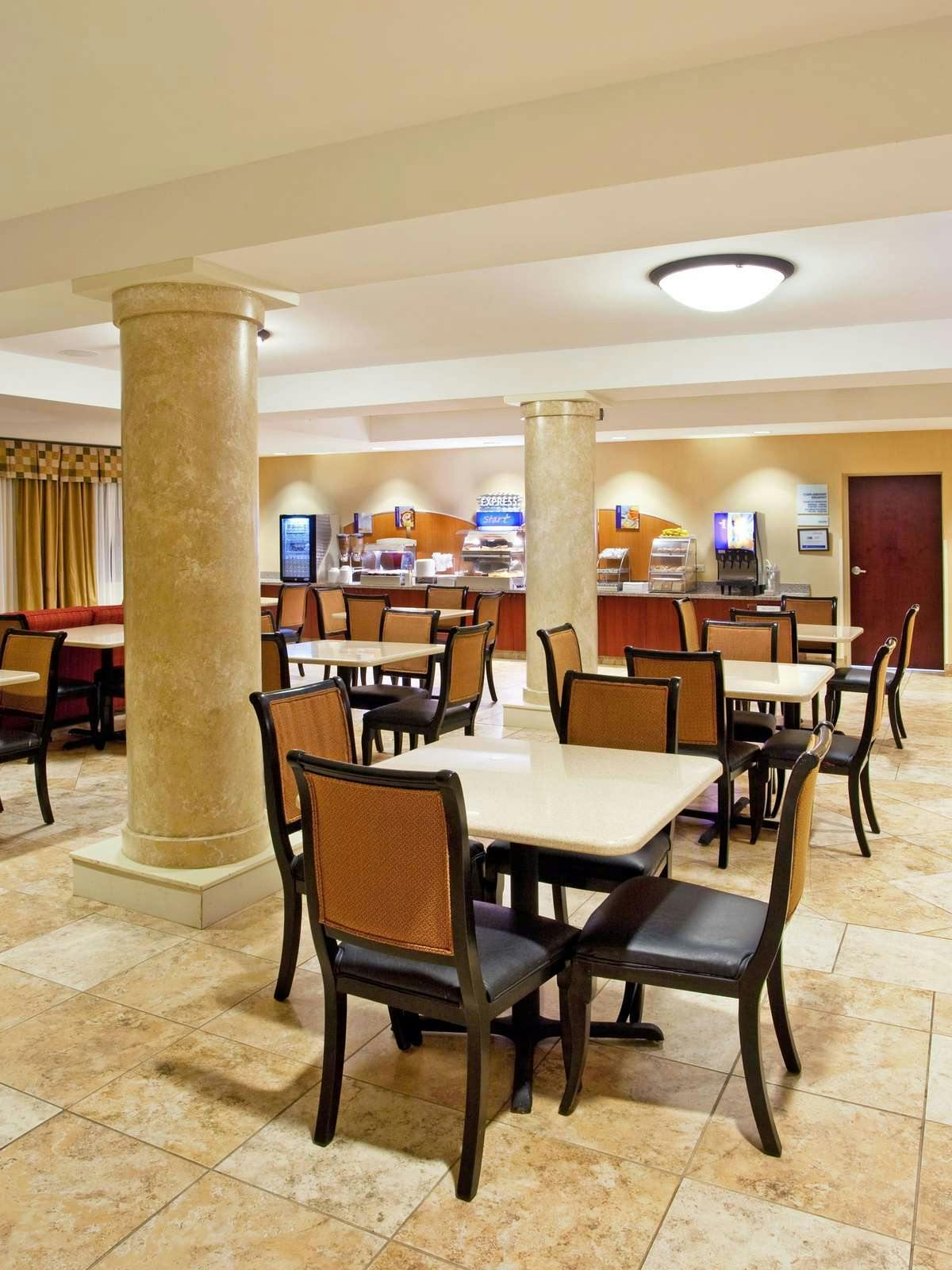 Hotel Holiday Inn Express Hotel & Suites Niagara Falls photo 4