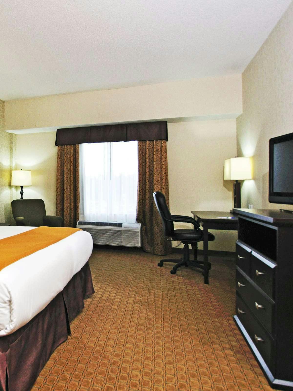 Hotel Holiday Inn Express Hotel & Suites Ottawa Airport photo 2