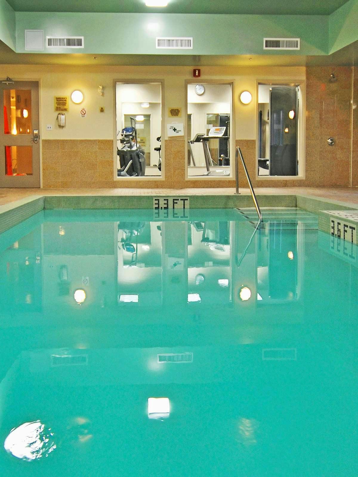 Hotel Holiday Inn Express Hotel & Suites Ottawa Airport photo 5