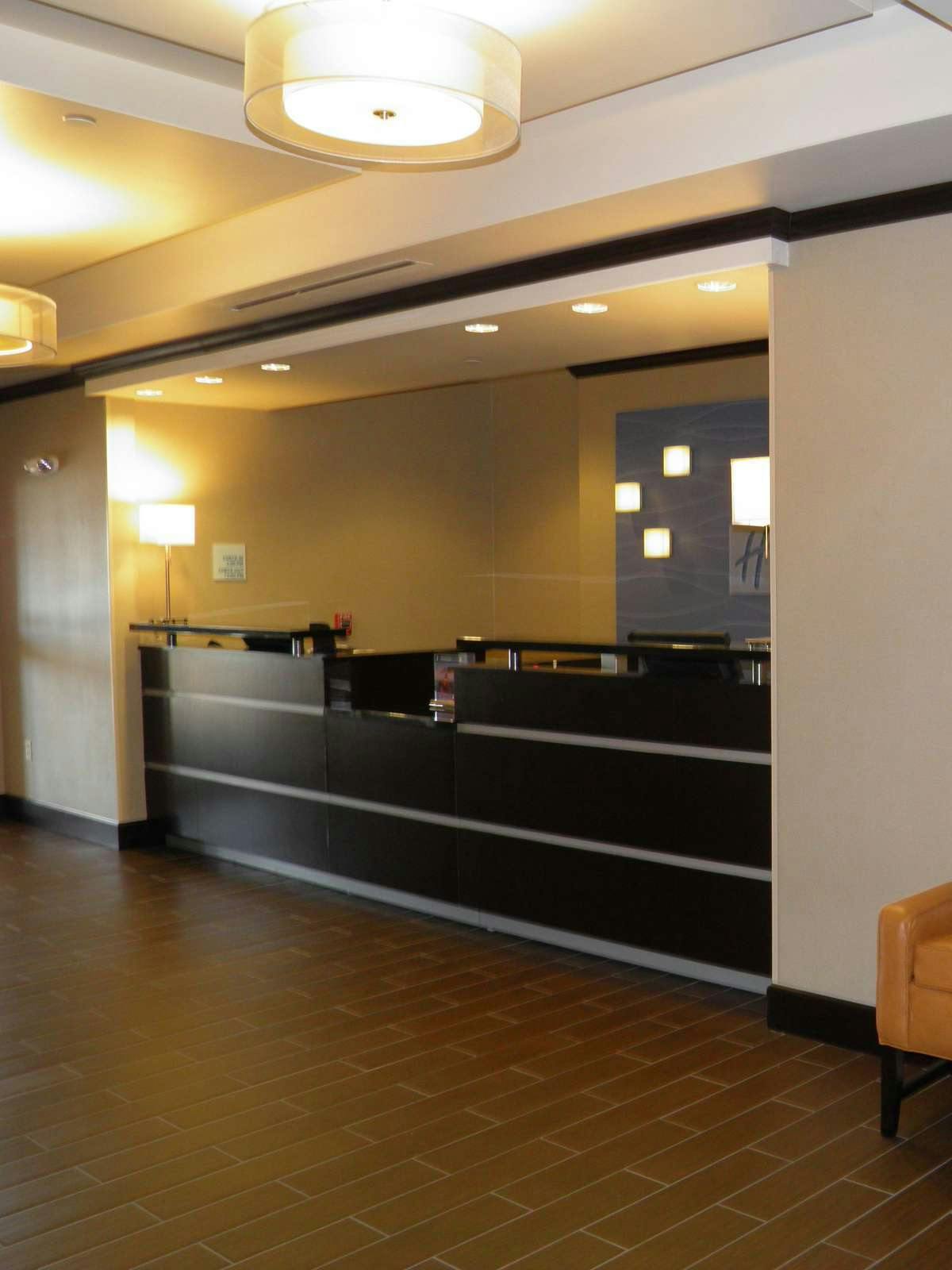 Hotel Holiday Inn Express Hotel & Suites Overland Park photo 5