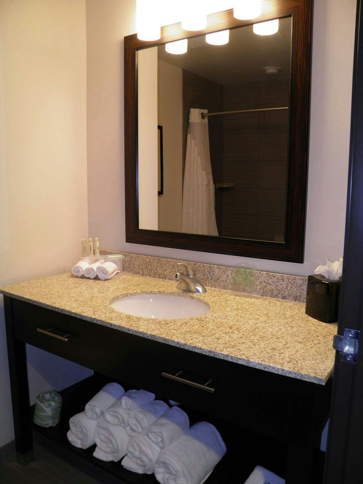 Hotel Holiday Inn Express Hotel & Suites Overland Park photo 3