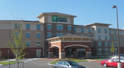Holiday Inn Express Hotel & Suites Overland Park