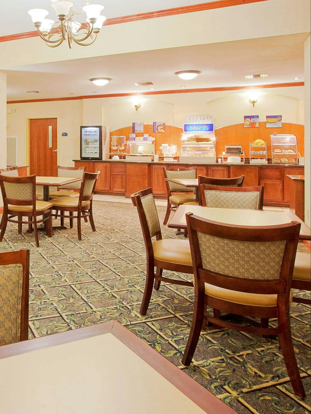 Hotel Holiday Inn Express Hotel & Suites Panama City photo 4