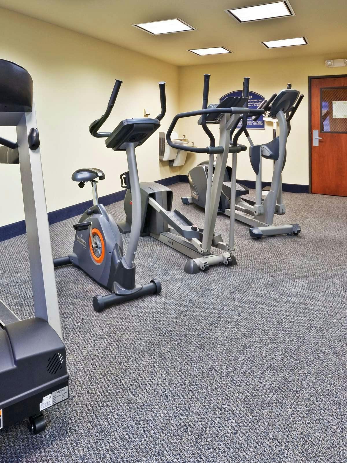 Hotel Holiday Inn Express Hotel & Suites Paragould photo 5