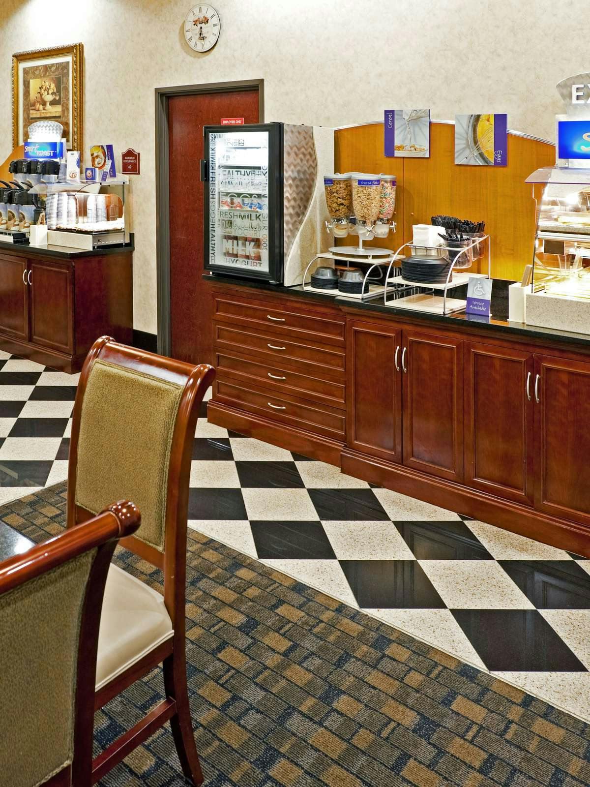 Hotel Holiday Inn Express Hotel & Suites Newton Sparta photo 4