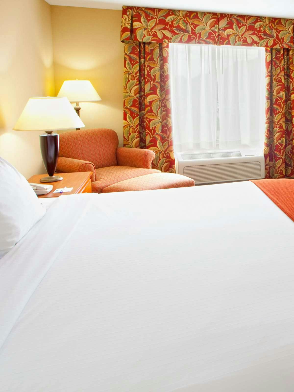 Hotel Holiday Inn Express Hotel & Suites Parkersburg Mineral Wells photo 1