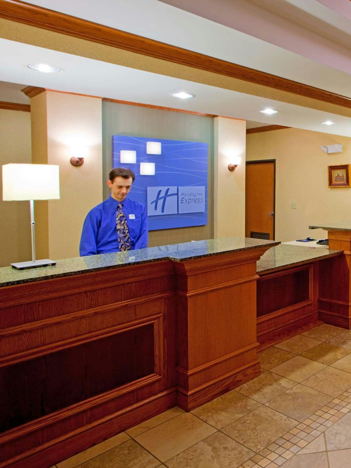 Hotel Holiday Inn Express Hotel & Suites Parkersburg Mineral Wells photo 4