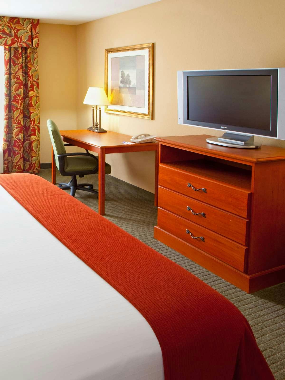 Hotel Holiday Inn Express Hotel & Suites Parkersburg Mineral Wells photo 2