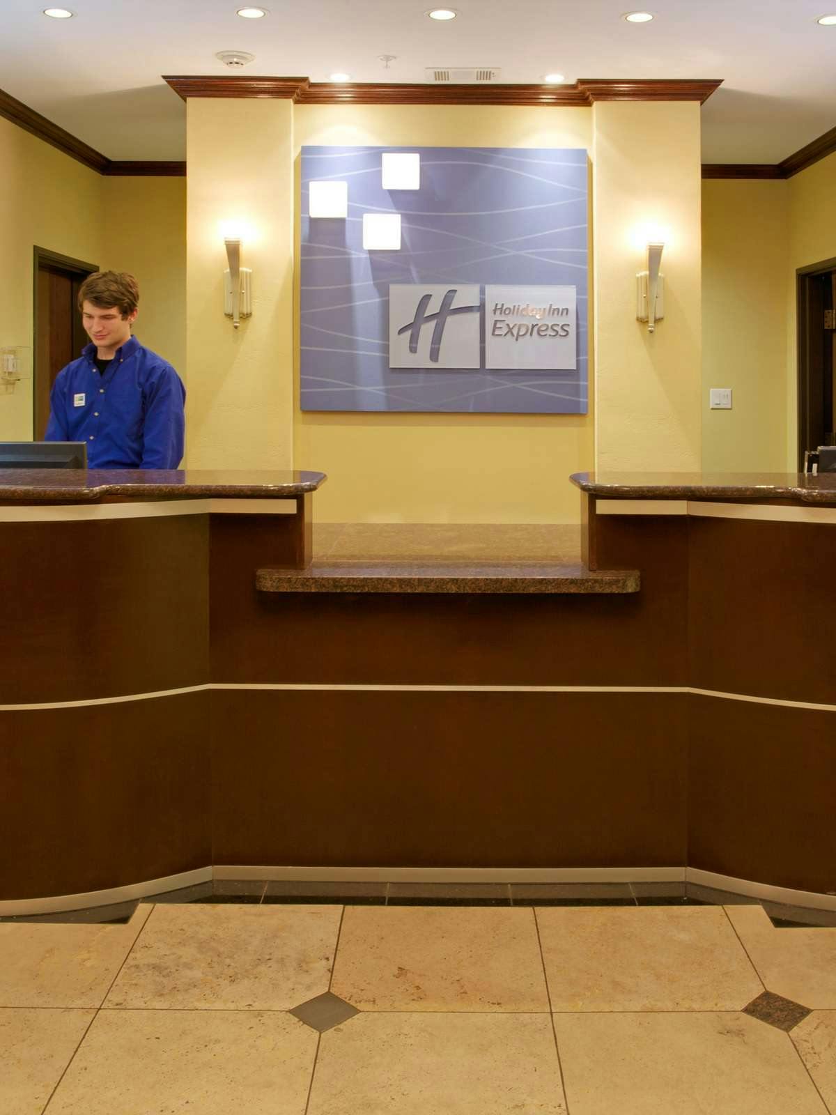 Hotel Holiday Inn Express Hotel & Suites Pearland photo 4