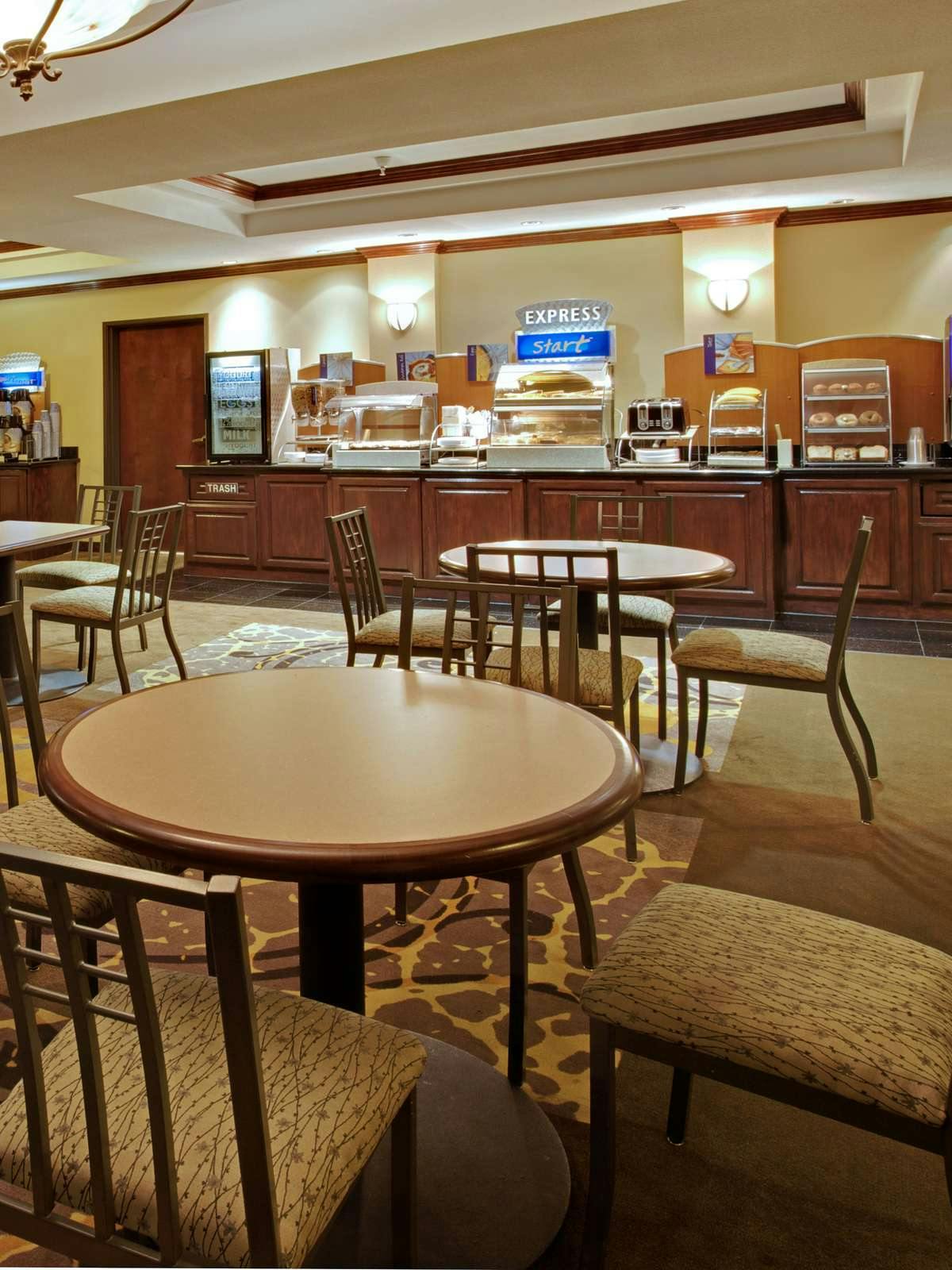 Hotel Holiday Inn Express Hotel & Suites Pearland photo 5
