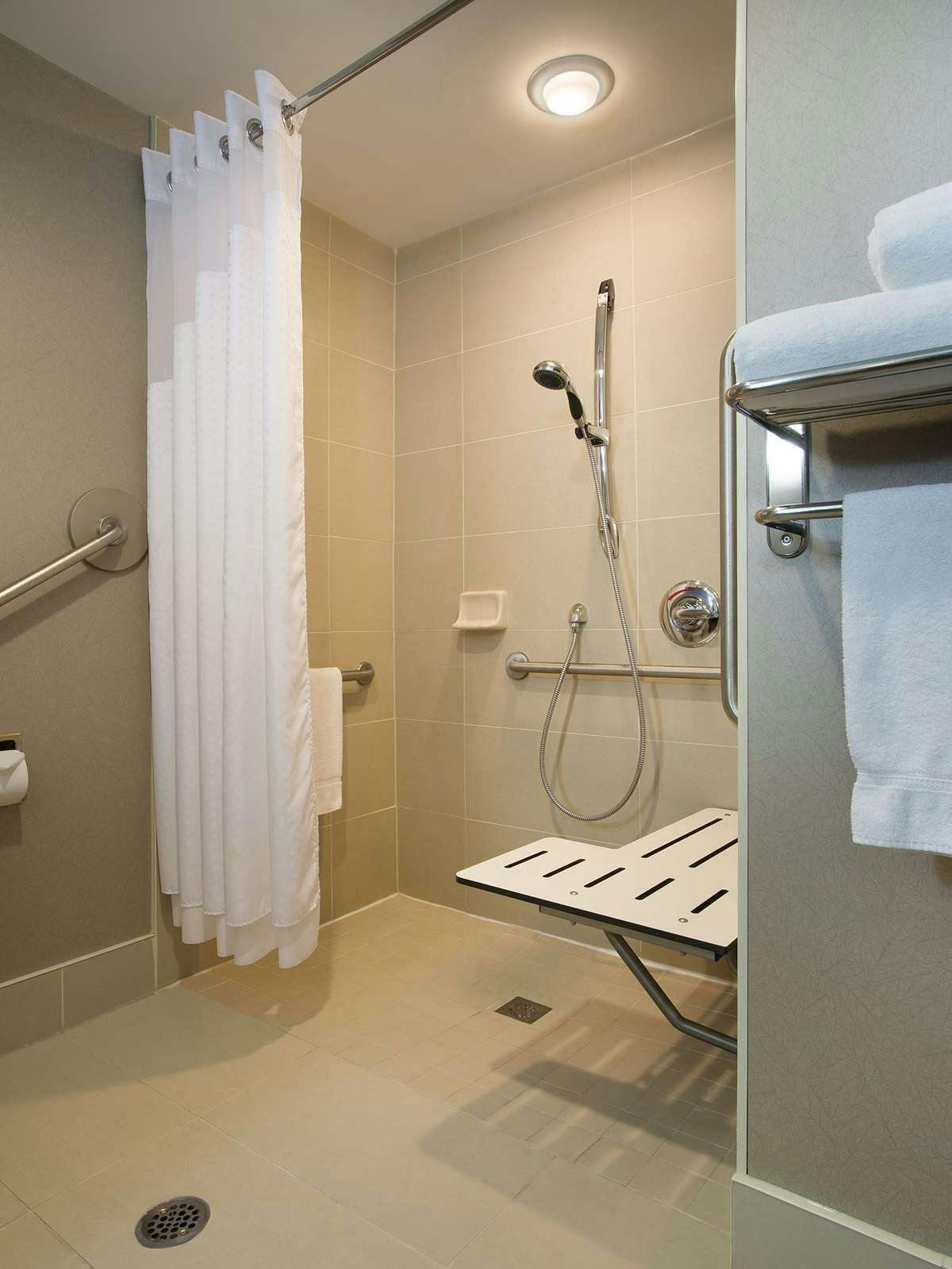 Hotel Holiday Inn Express Hotel & Suites Ottawa West Nepean photo 2