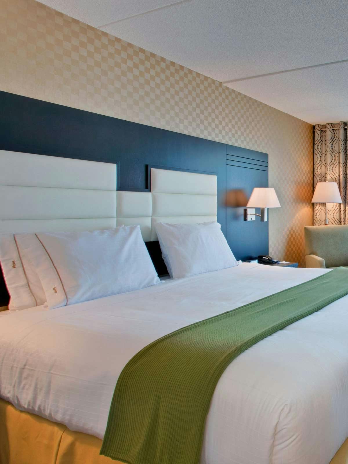 Hotel Holiday Inn Express Hotel & Suites Ottawa West Nepean photo 1