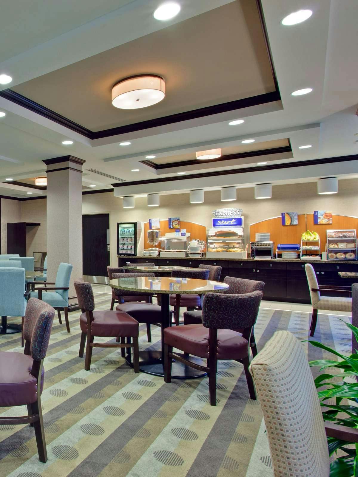 Hotel Holiday Inn Express Hotel & Suites Ottawa West Nepean photo 3