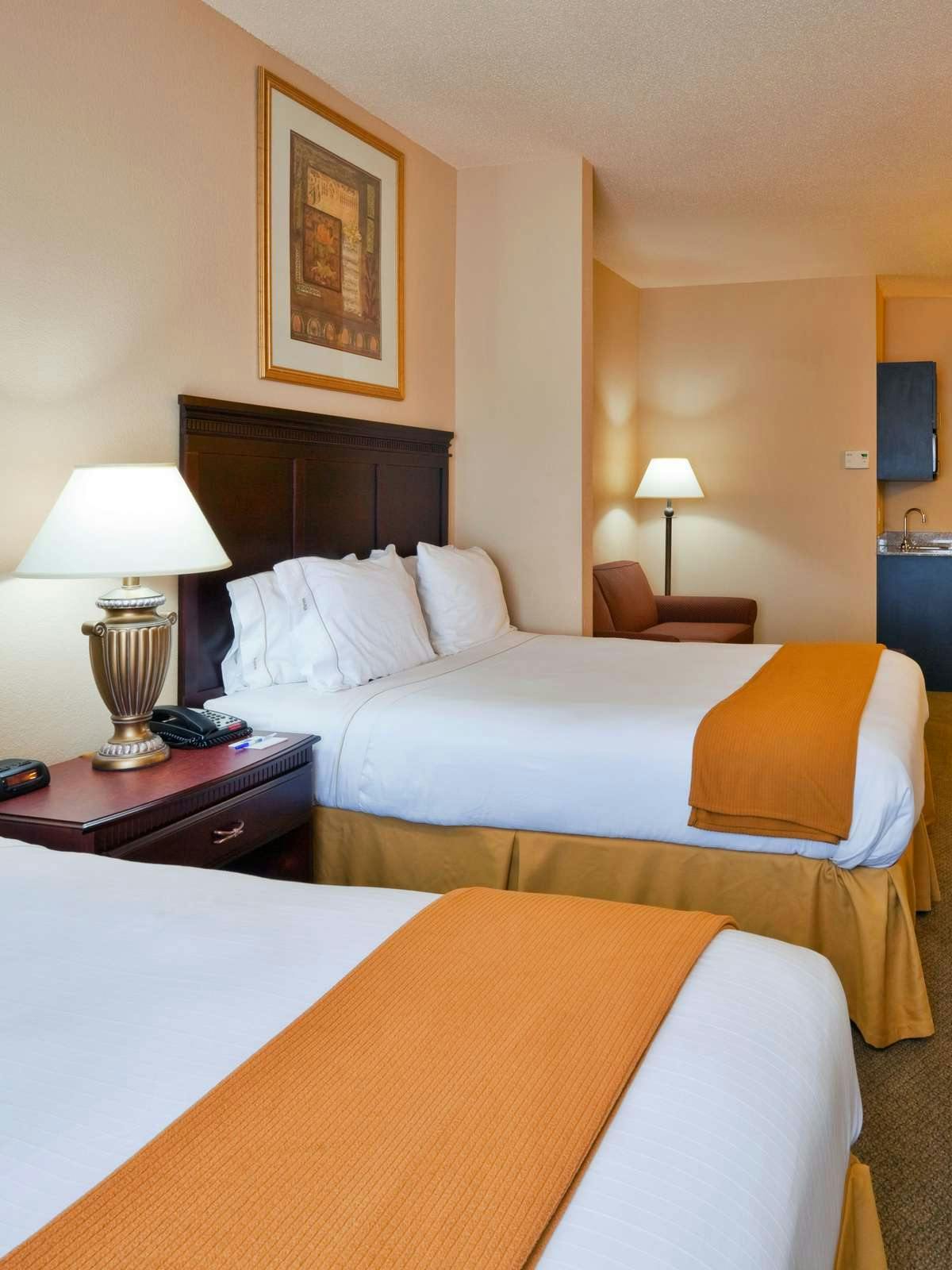 Hotel Holiday Inn Express Hotel & Suites Pell City photo 1