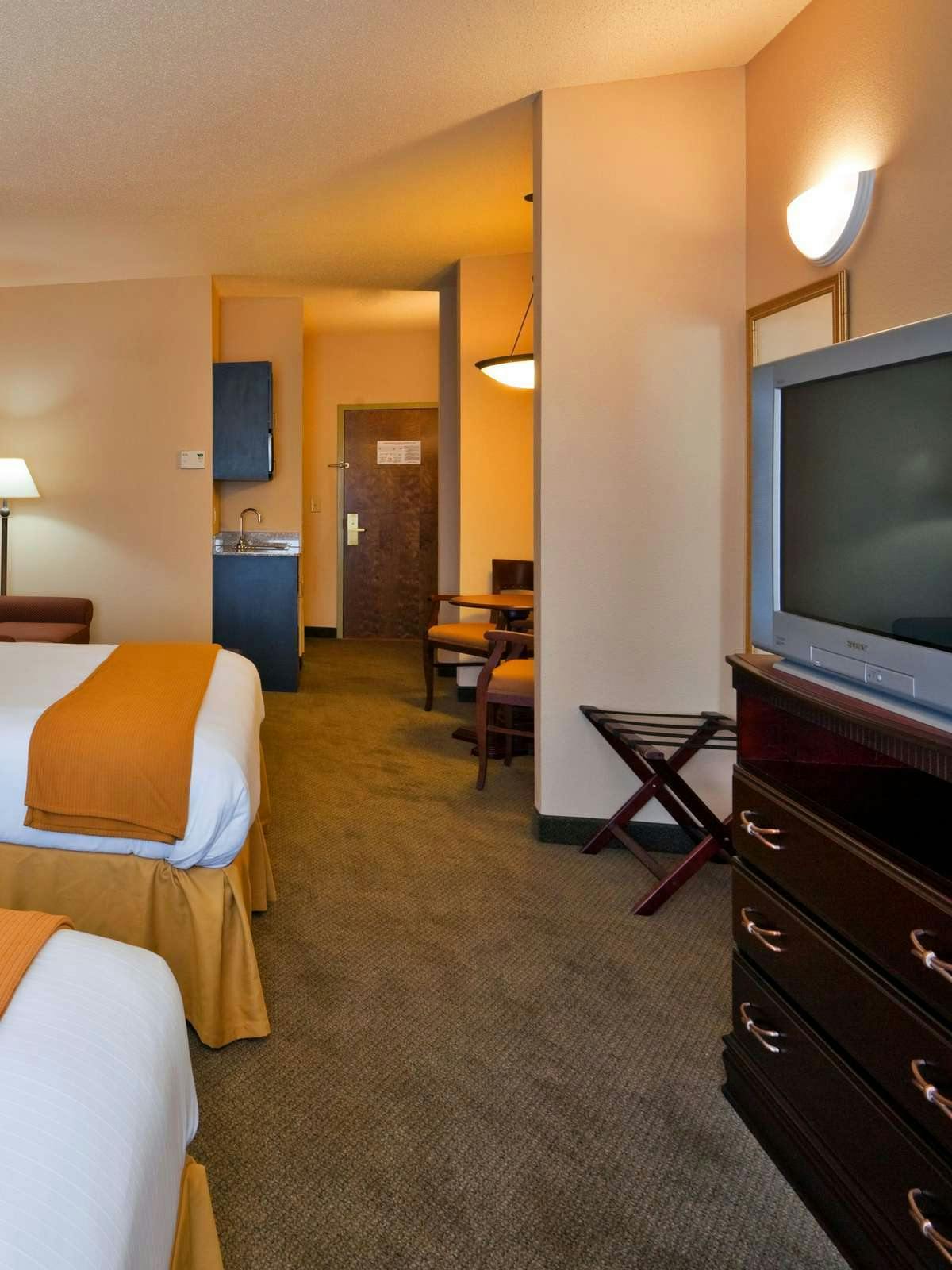 Hotel Holiday Inn Express Hotel & Suites Pell City photo 2