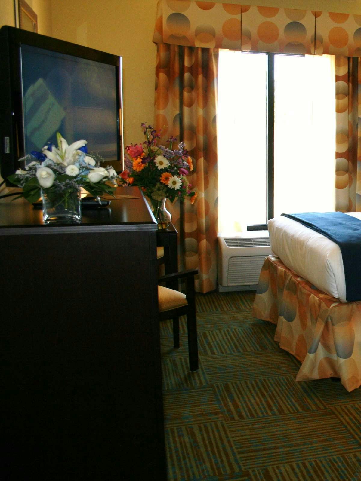 Hotel Holiday Inn Express Hotel & Suites Perry photo 2