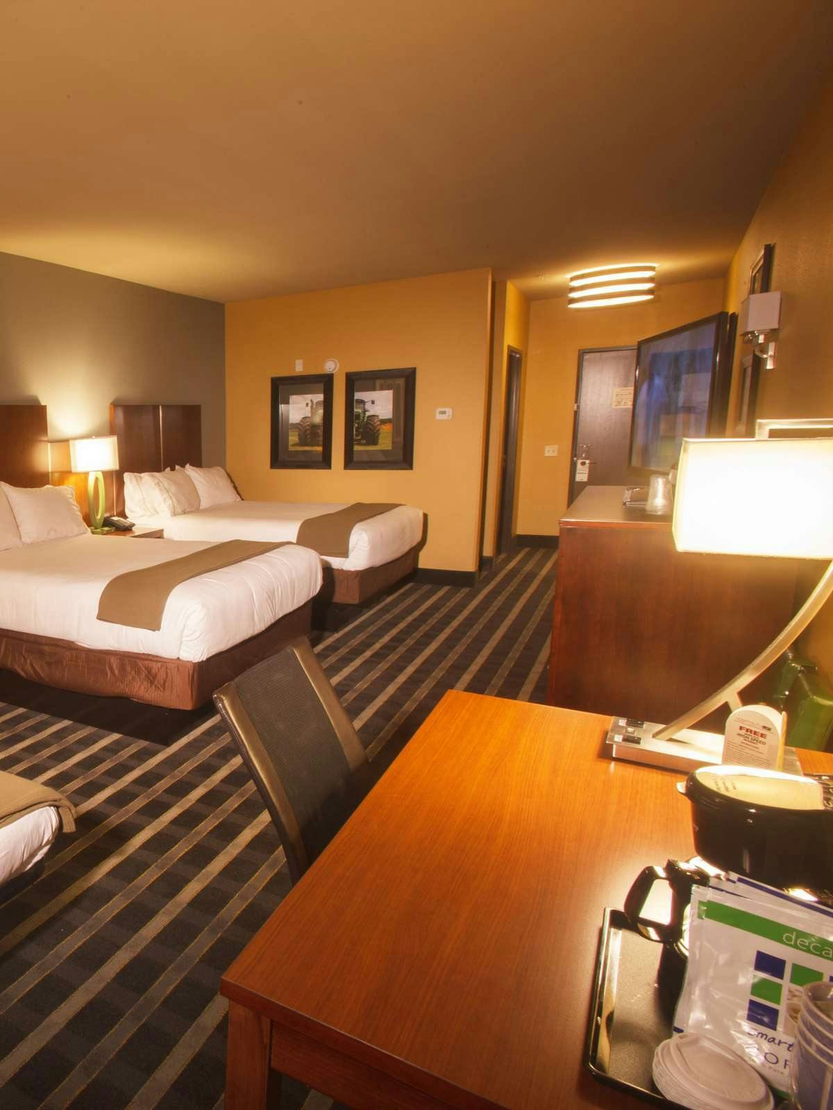 Hotel Holiday Inn Express Hotel & Suites Perry photo 2