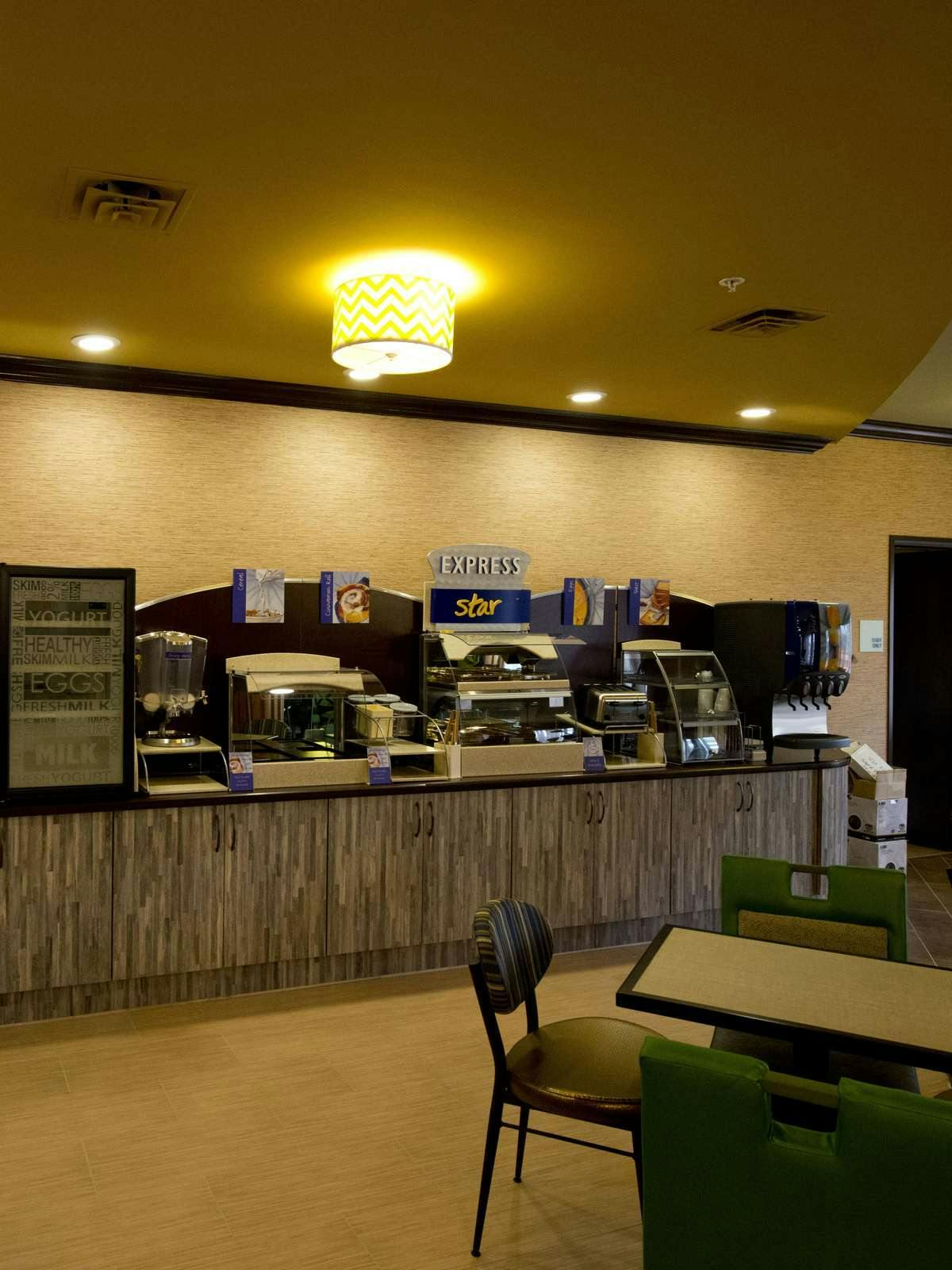 Hotel Holiday Inn Express Hotel & Suites Perry photo 3