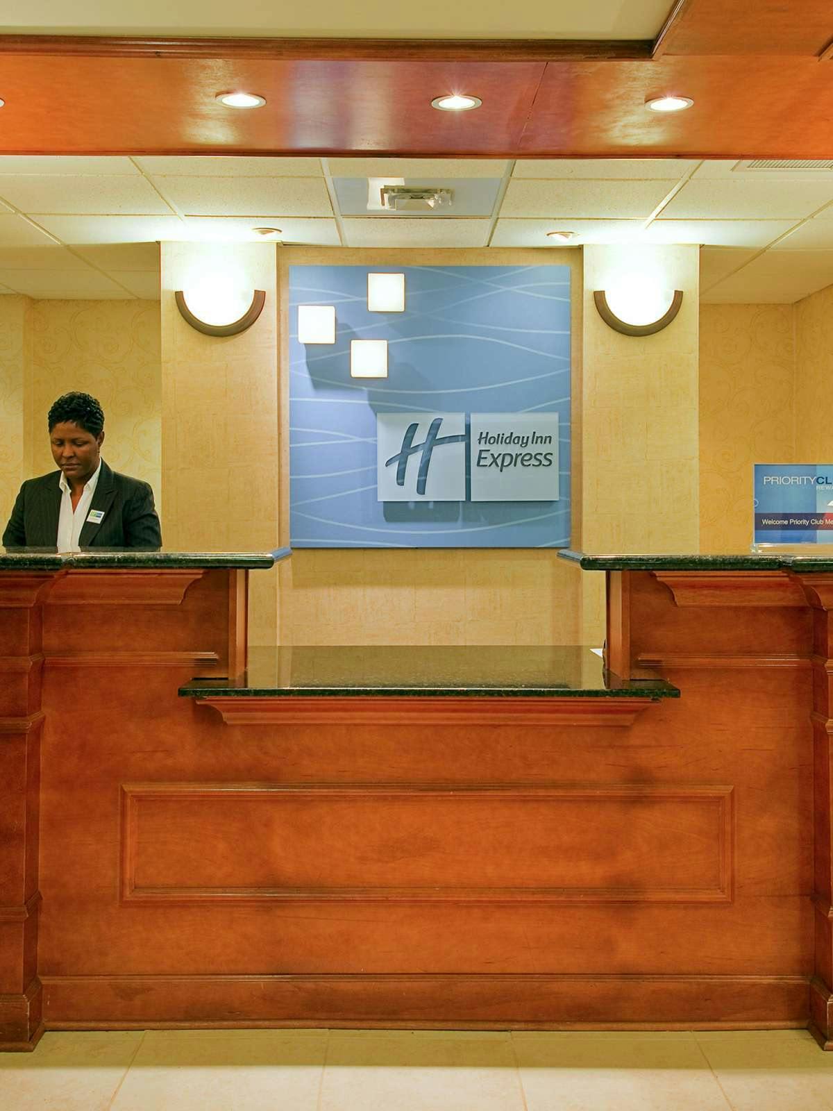 Hotel Holiday Inn Express Hotel & Suites Pensacola W I 10 photo 5