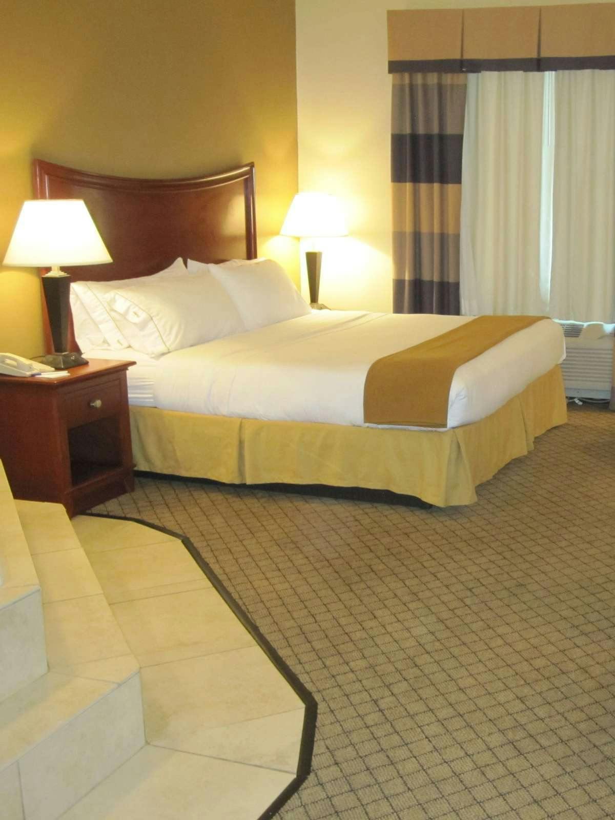 Hotel Holiday Inn Express Hotel & Suites Pensacola W I 10 photo 1