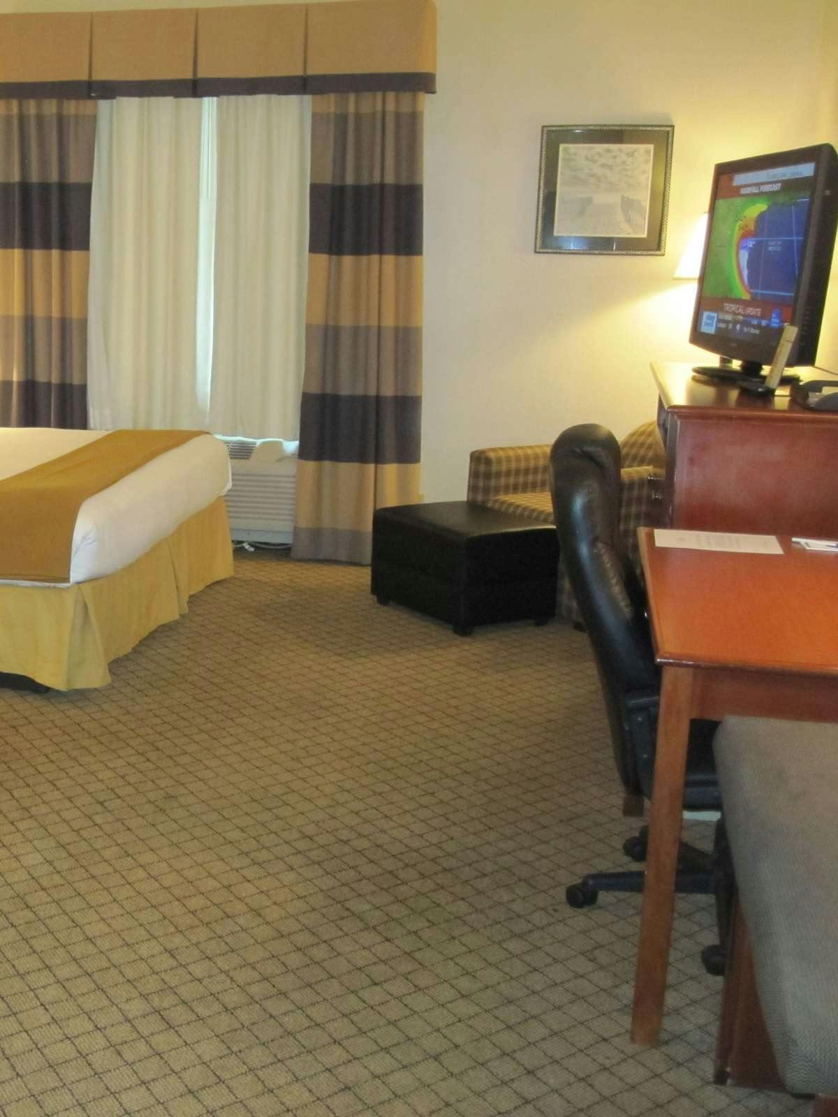 Hotel Holiday Inn Express Hotel & Suites Pensacola W I 10 photo 2