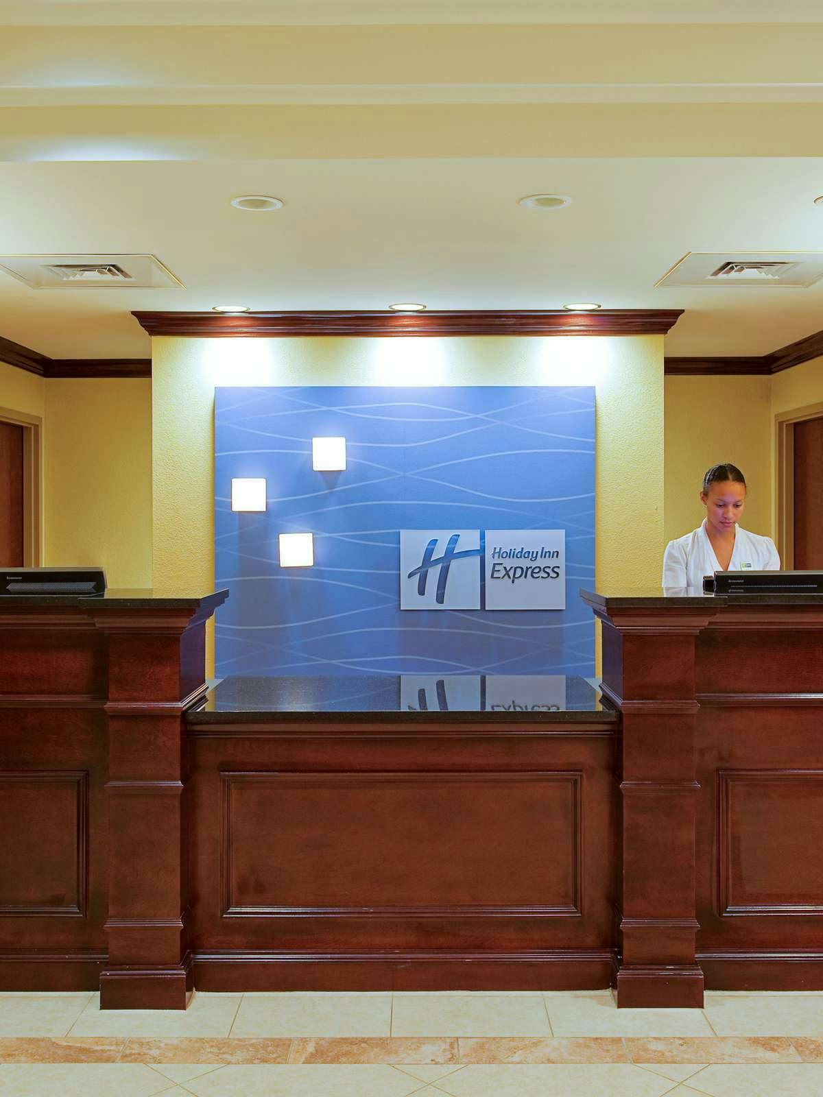 Hotel Holiday Inn Express Hotel & Suites Pensacola West Navy Base photo 4