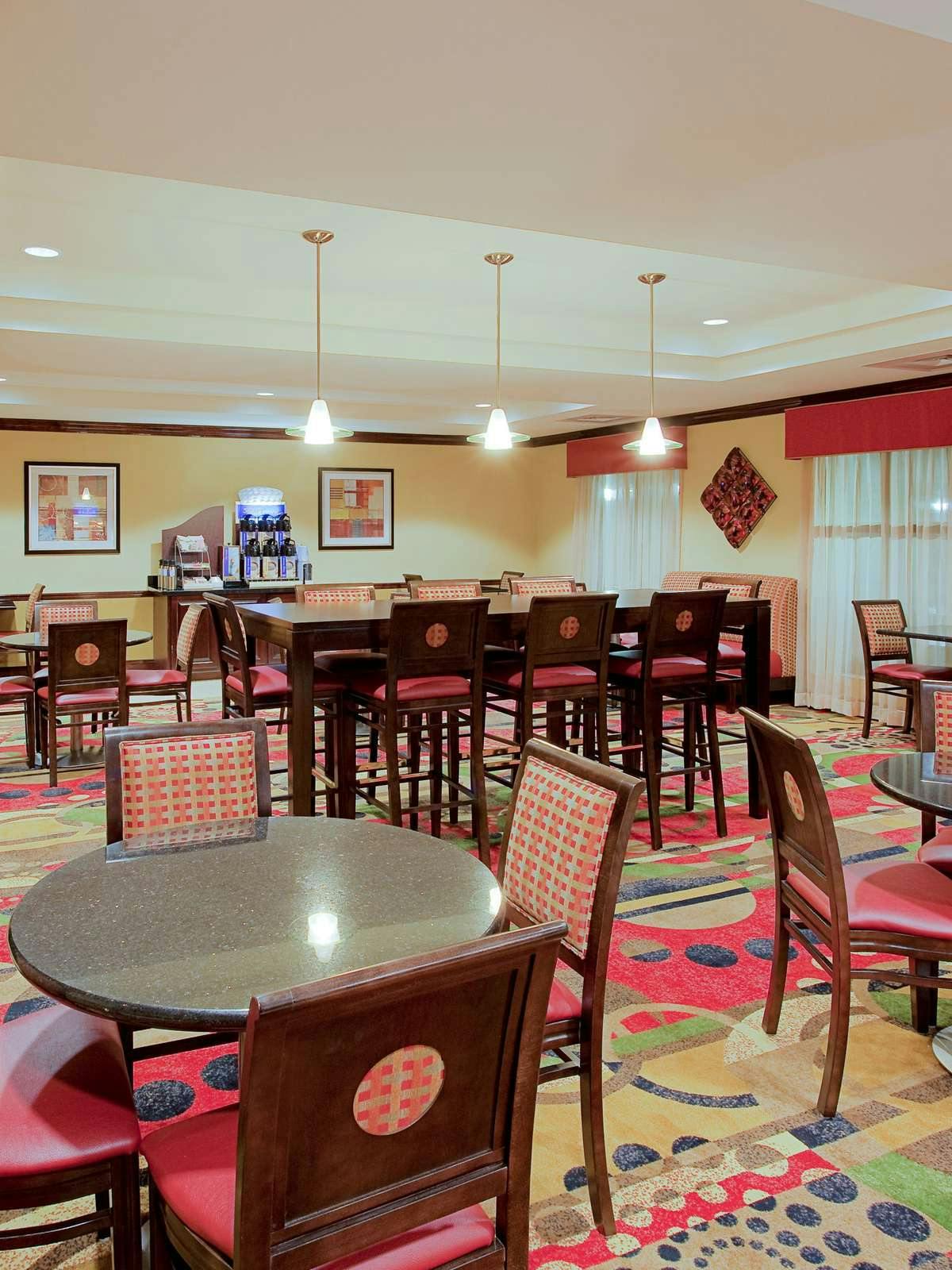 Hotel Holiday Inn Express Hotel & Suites Pensacola West Navy Base photo 5