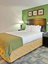 Hotel Holiday Inn Express Hotel & Suites Pekin photo 1